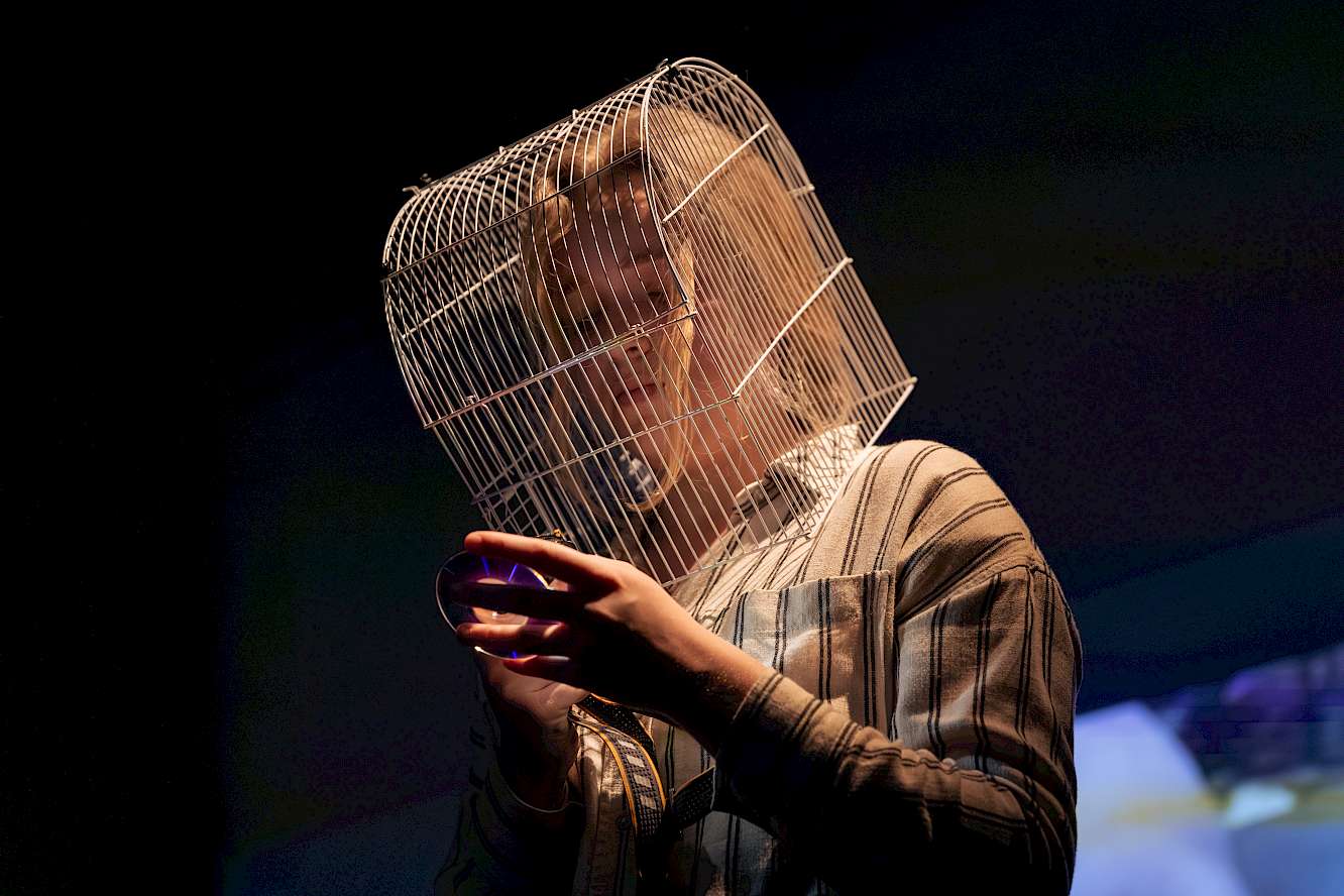 Mrtv&eacute; slzy se měn&iacute; na led na m&eacute; ruce, foto Martin Chmel&iacute;k